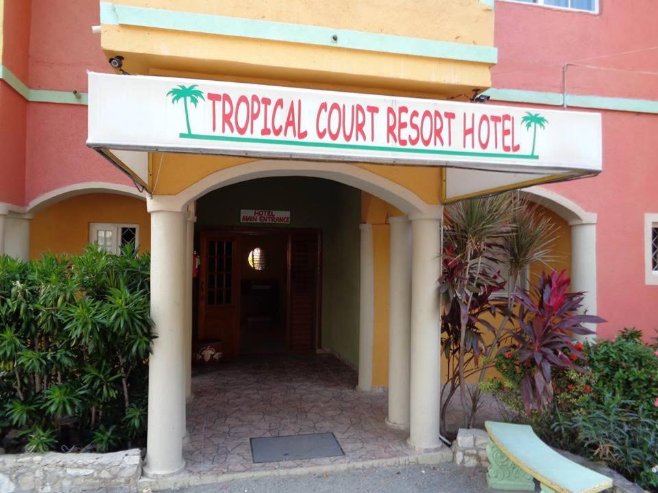 Tropical Court Hotel Монтего-Бей Екстер'єр фото